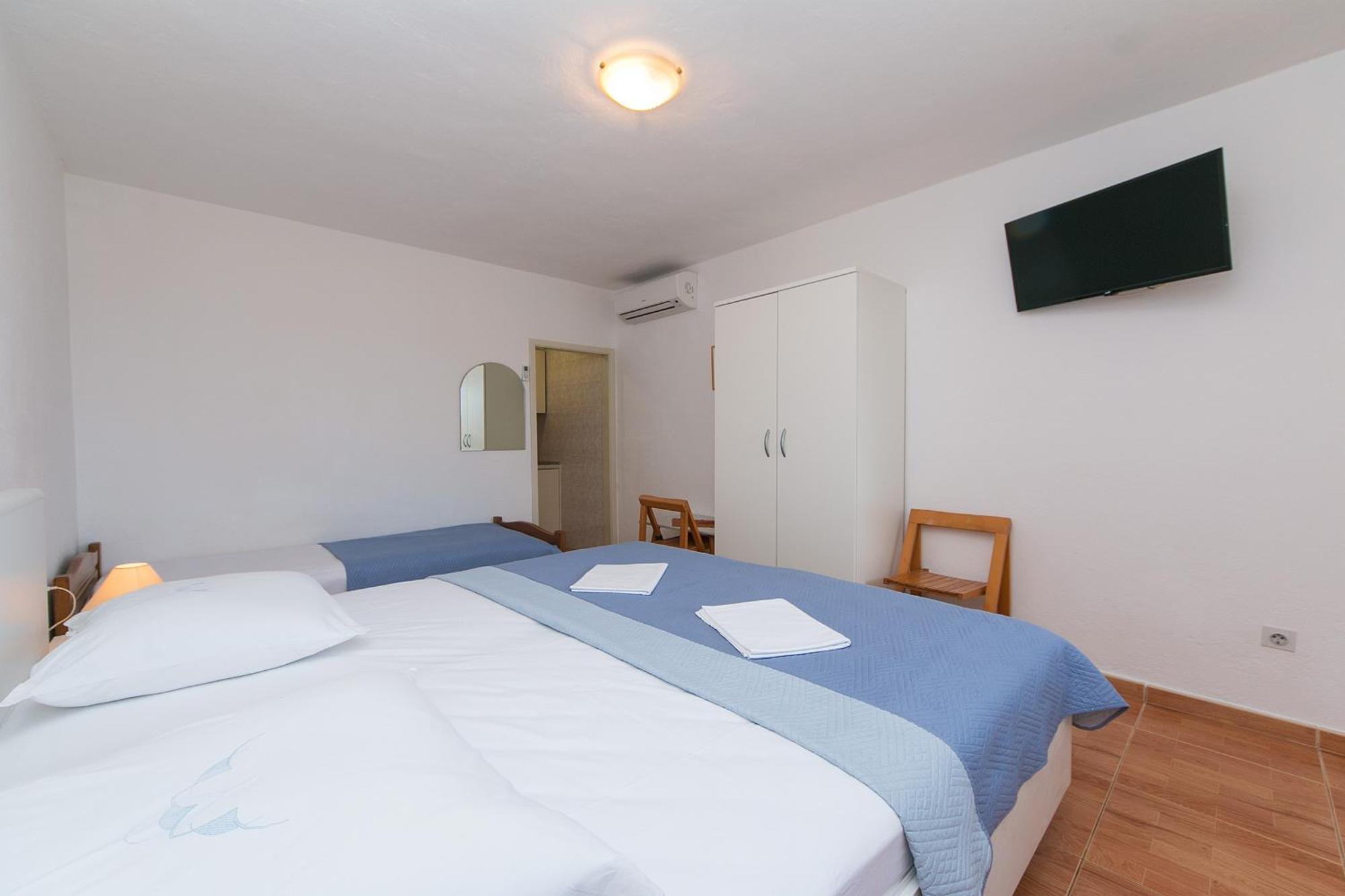 Apartments And Rooms By The Sea Brela, Makarska - 2752 Habitación foto
